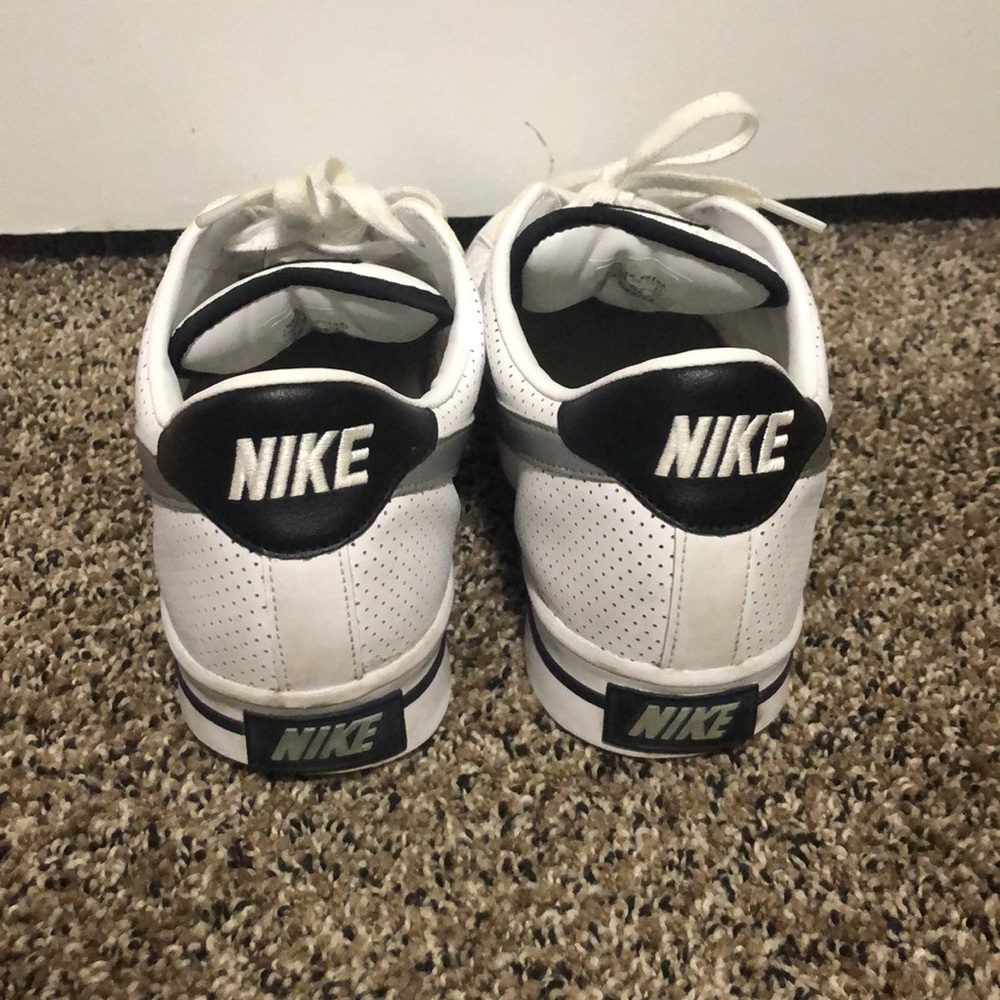 Men’s Nike low top sneakers